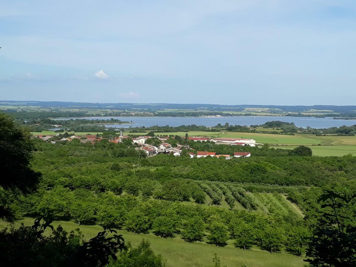 Gite Aux Lauriers Lacroix-sur-Meuse Luaran gambar