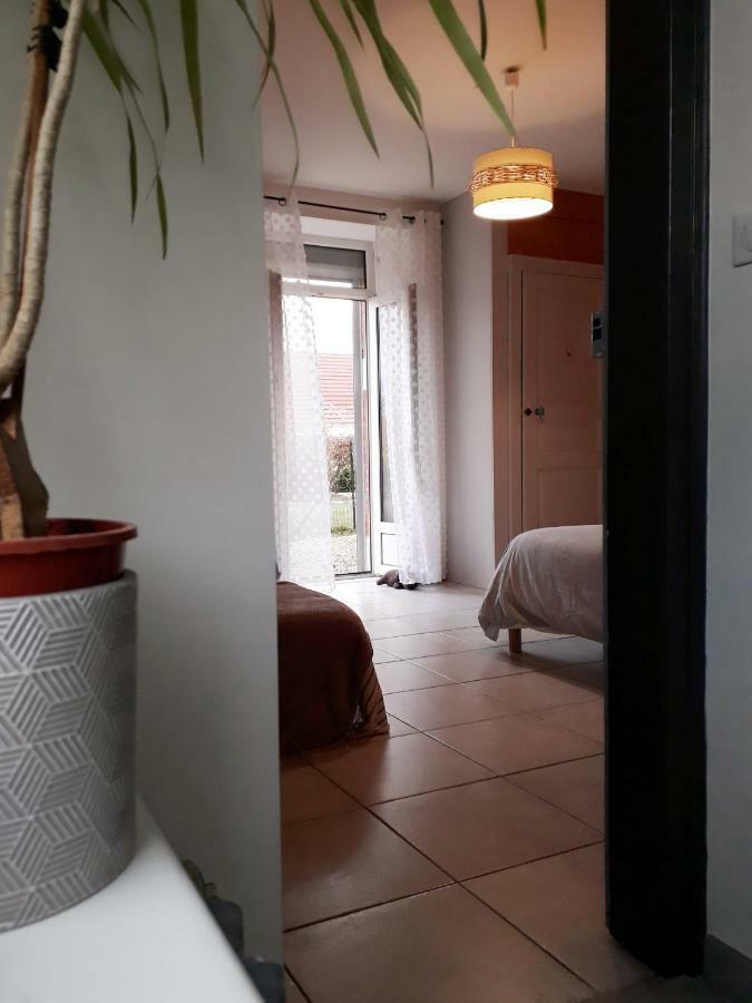 Gite Aux Lauriers Lacroix-sur-Meuse Luaran gambar