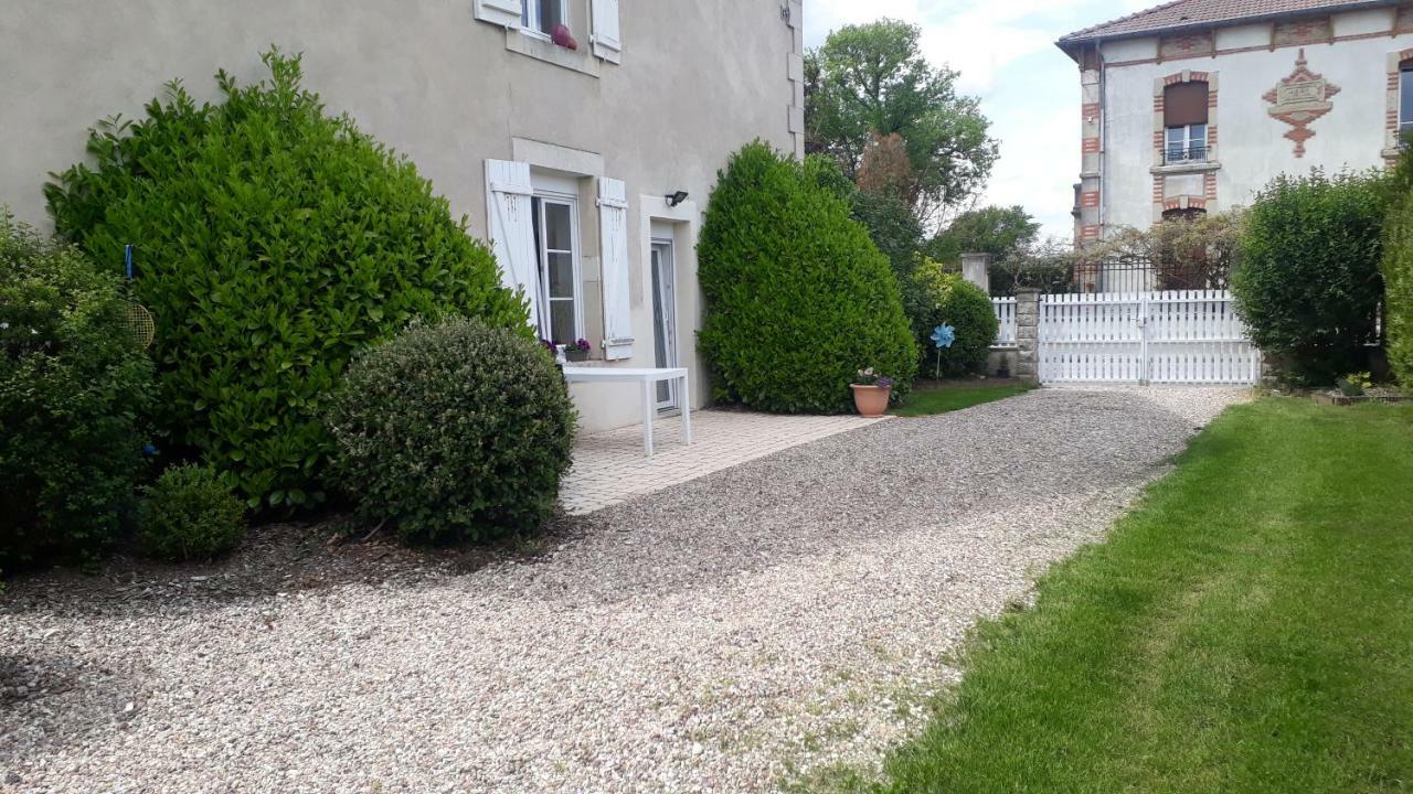 Gite Aux Lauriers Lacroix-sur-Meuse Luaran gambar